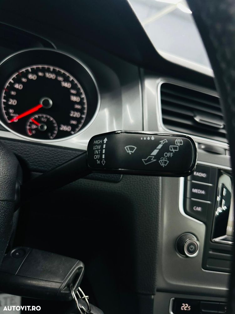 Volkswagen Golf 1.6 TDI DPF BlueMotion - 27