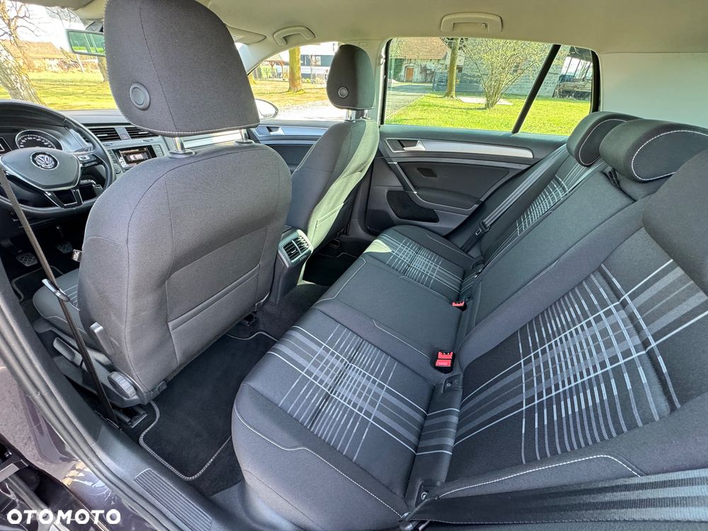 Volkswagen Golf 1.6 TDI BlueMotion Technology Lounge - 21