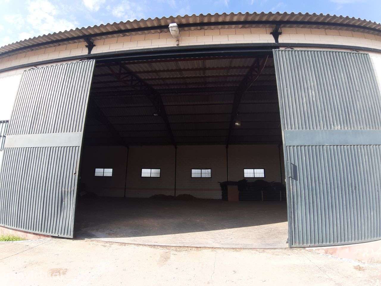 VENDA JUDICIAL I ARMAZÉM com terreno de 1.65 HECT - Grande imagem: 3/13