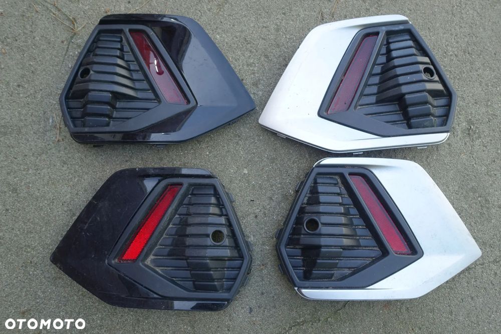 KRATKA ZDERZAKA LEWY PRAWY TYŁ AUDI A1 82A807882A