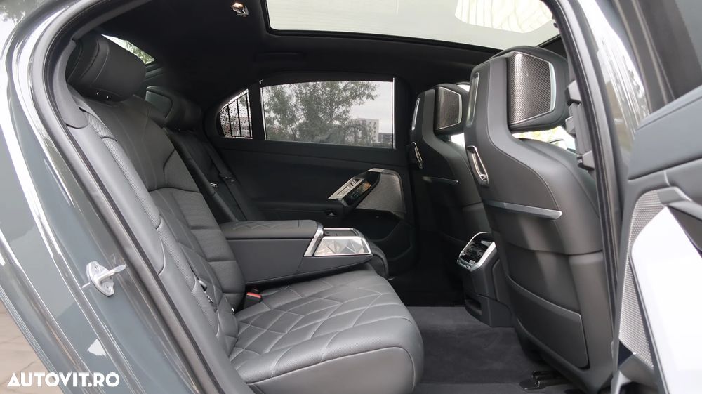 BMW Seria 7 740d xDrive MHEV - 18