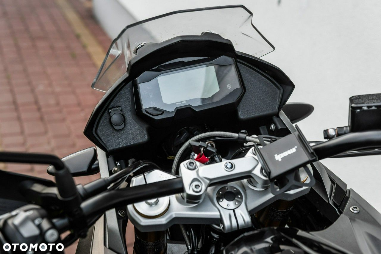 BMW G - 9