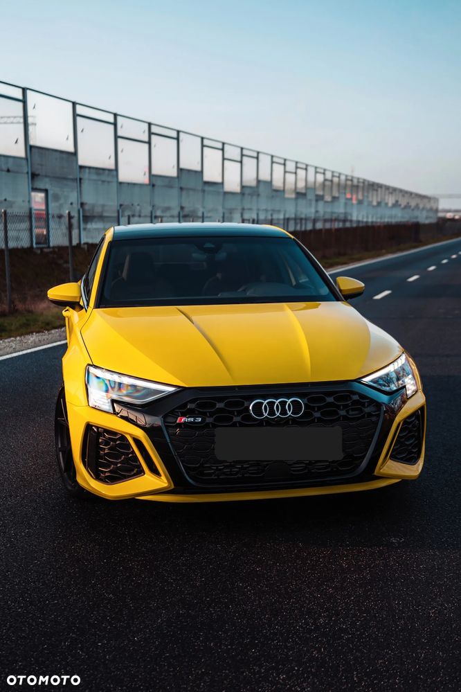 Audi RS3 Limousine - 1