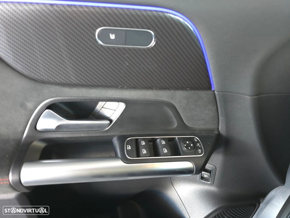 Mercedes-Benz GLA 180 d AMG Line - 16