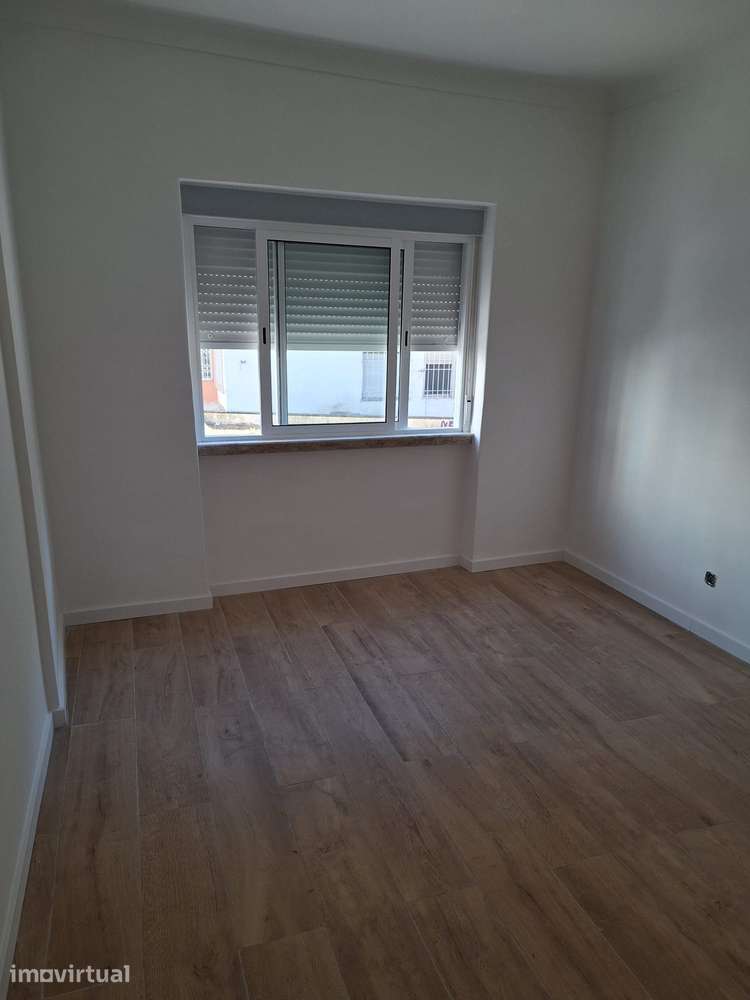 APARTAMENTO T3 no Cacém TODO RENOVADO - Grande imagem: 2/9