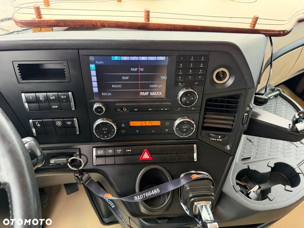 Mercedes-Benz ACTROS 1845 / EURO 5 / GIGA SPACE / NOWY TACHOGRAF / 2013 REJESTRACJA / BARDZO ŁADNY STAN / BEZ RETARDERA / BLUETEC 5 / 2 ZBIORNIKI PALIWOWE / KSENONY / LODÓWKA / PŁASKA PODŁOGA !! - 27