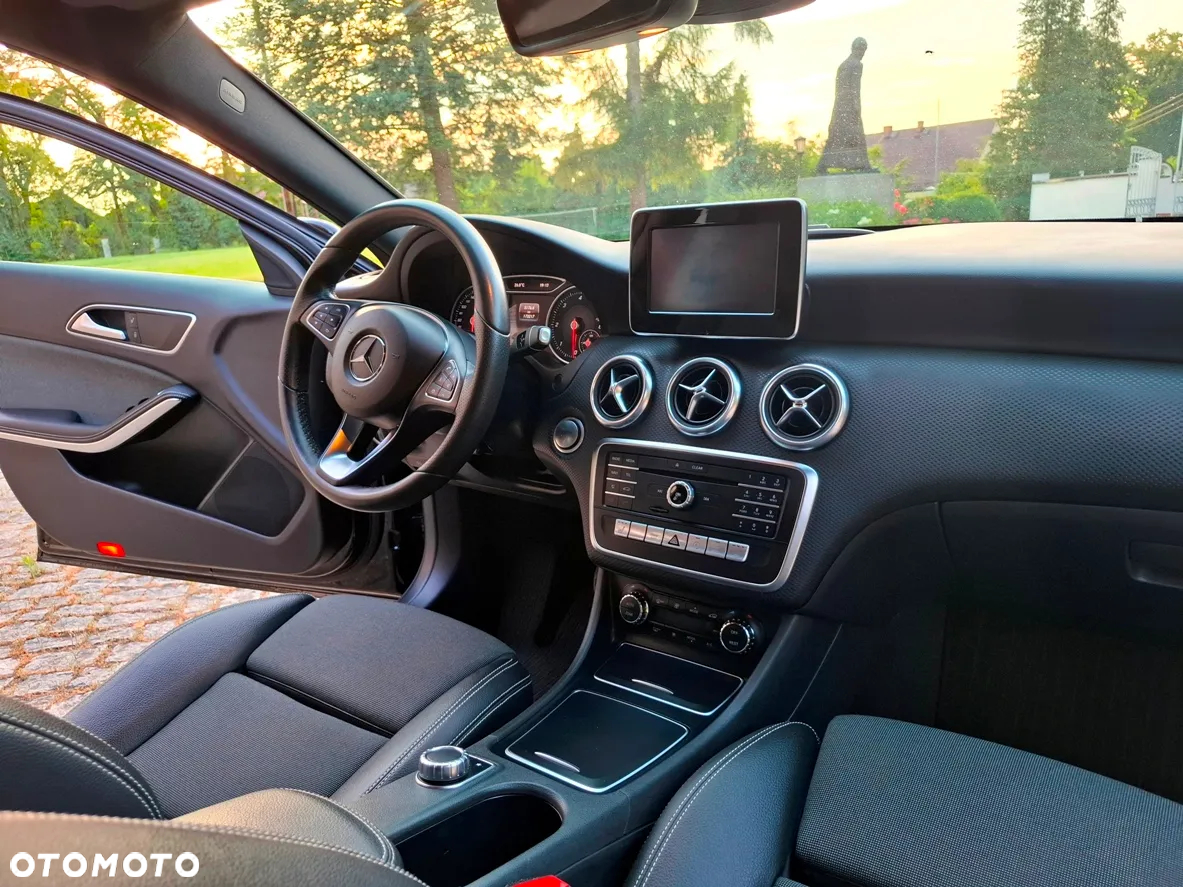 Mercedes-Benz Klasa A 180 d AMG Line 7G-DCT - 17