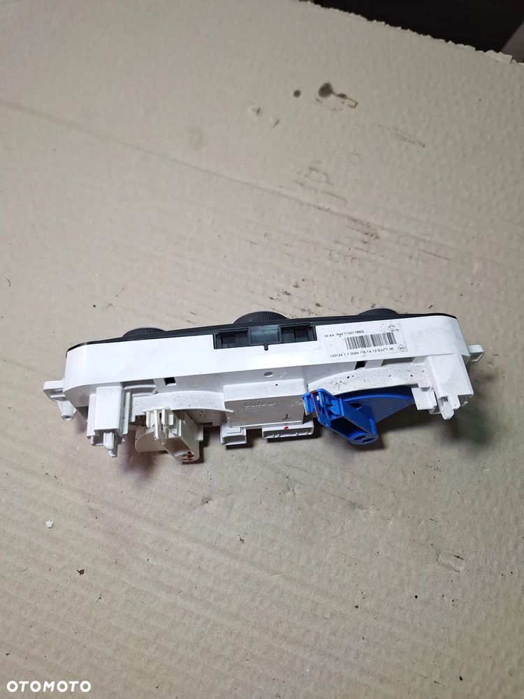 Renault Megane III Panel nawiewu klimatyzacjic T1001786G - 4