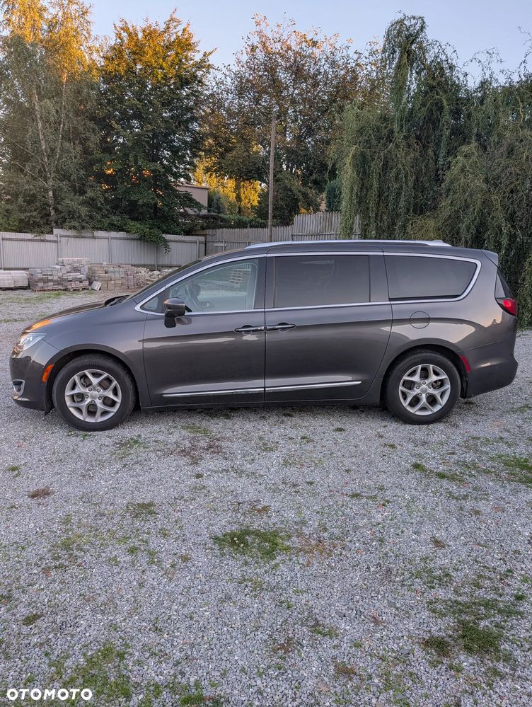 Chrysler Pacifica - 14