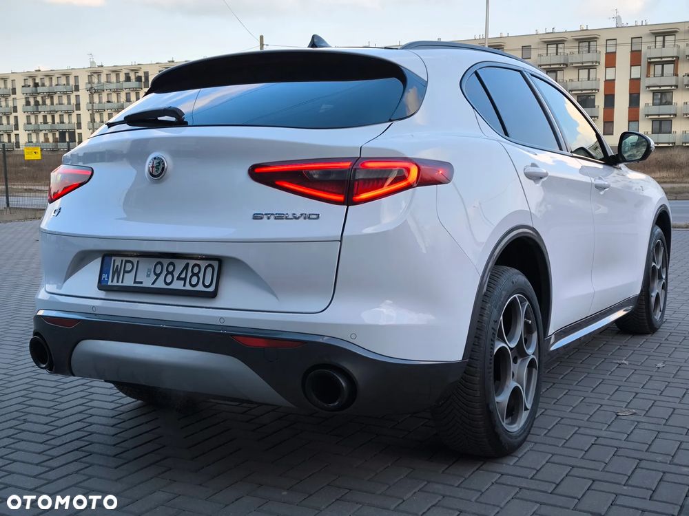 Alfa Romeo Stelvio 2.0 Turbo 16V AT8-Q4 Executive - 12