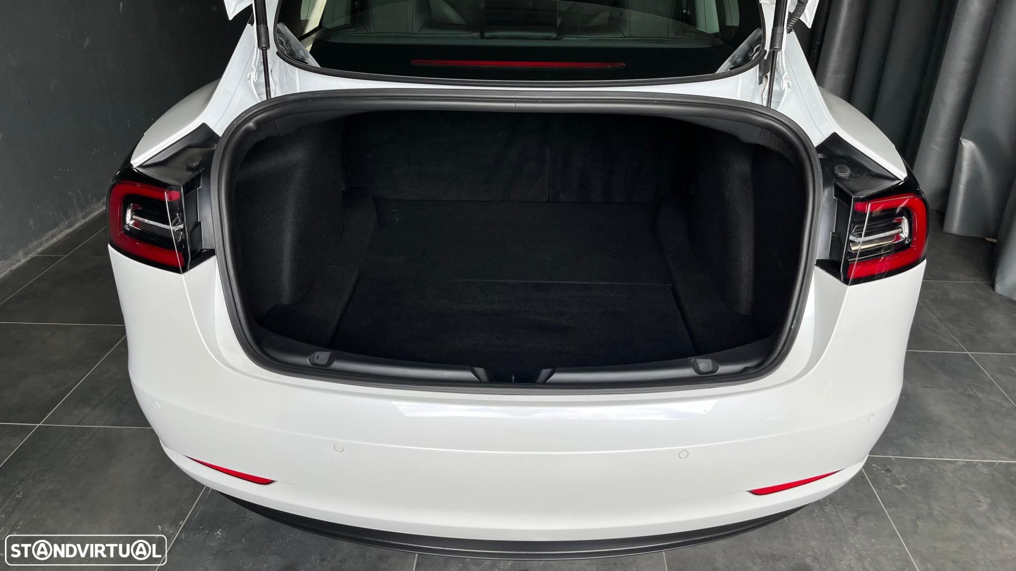 Tesla Model 3 - 12