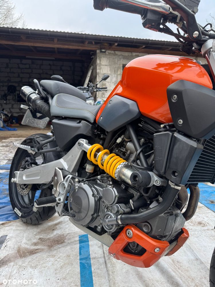 Yamaha MT - 7