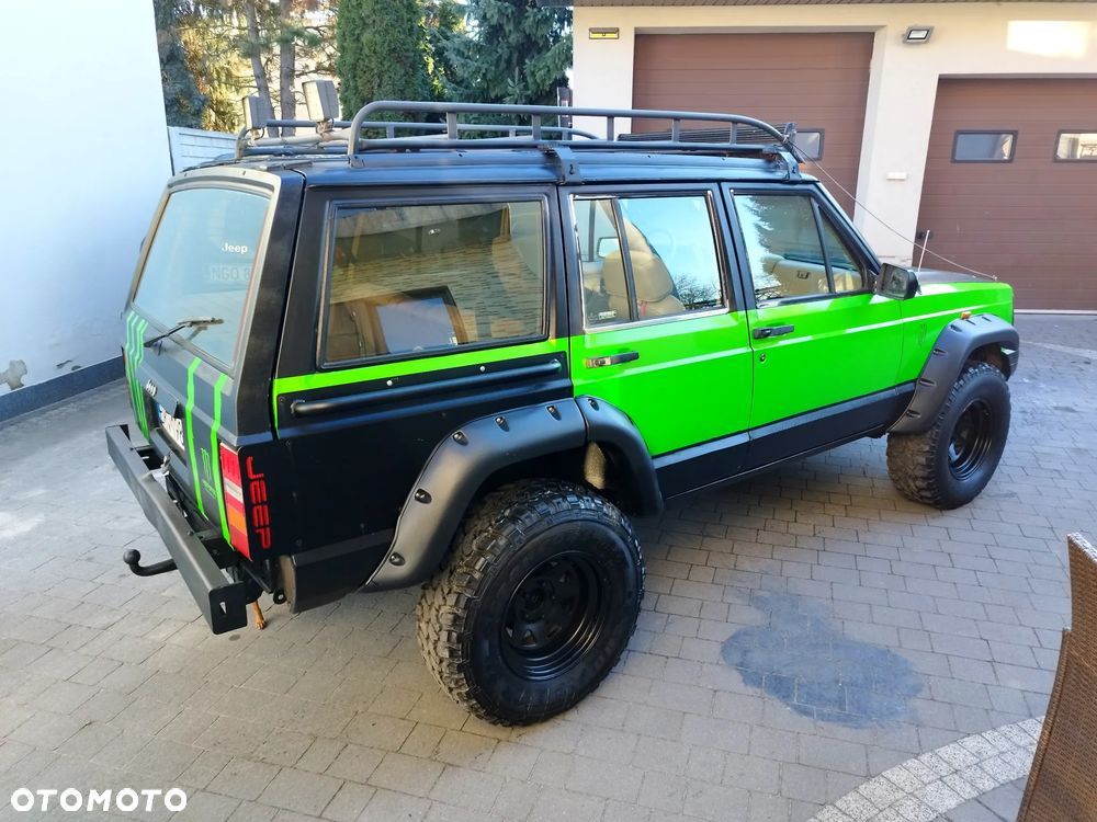 Jeep Cherokee 2.5 Sport - 11