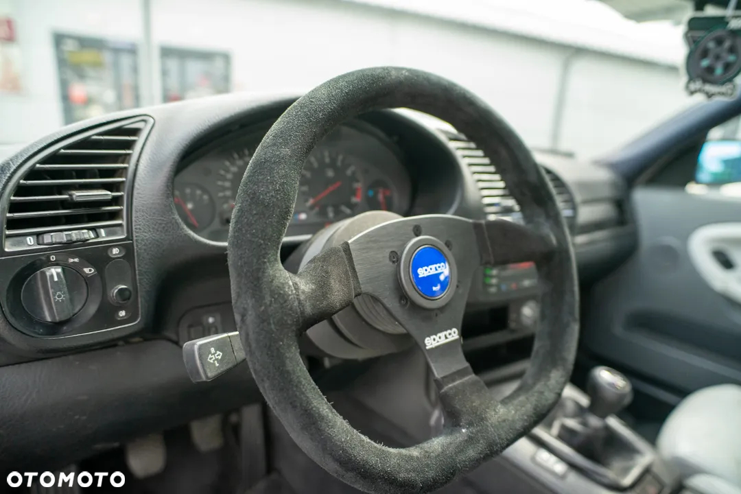 BMW Seria 3 - 35