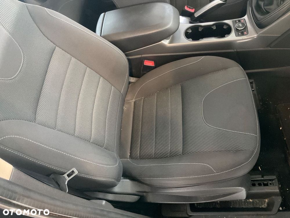 Ford Kuga 2.0 TDCi 2x4 Titanium - 12