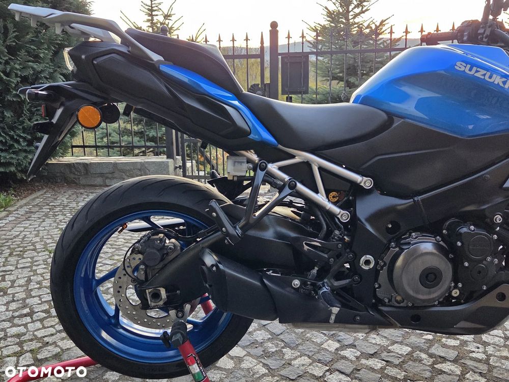 Suzuki GSX - 10