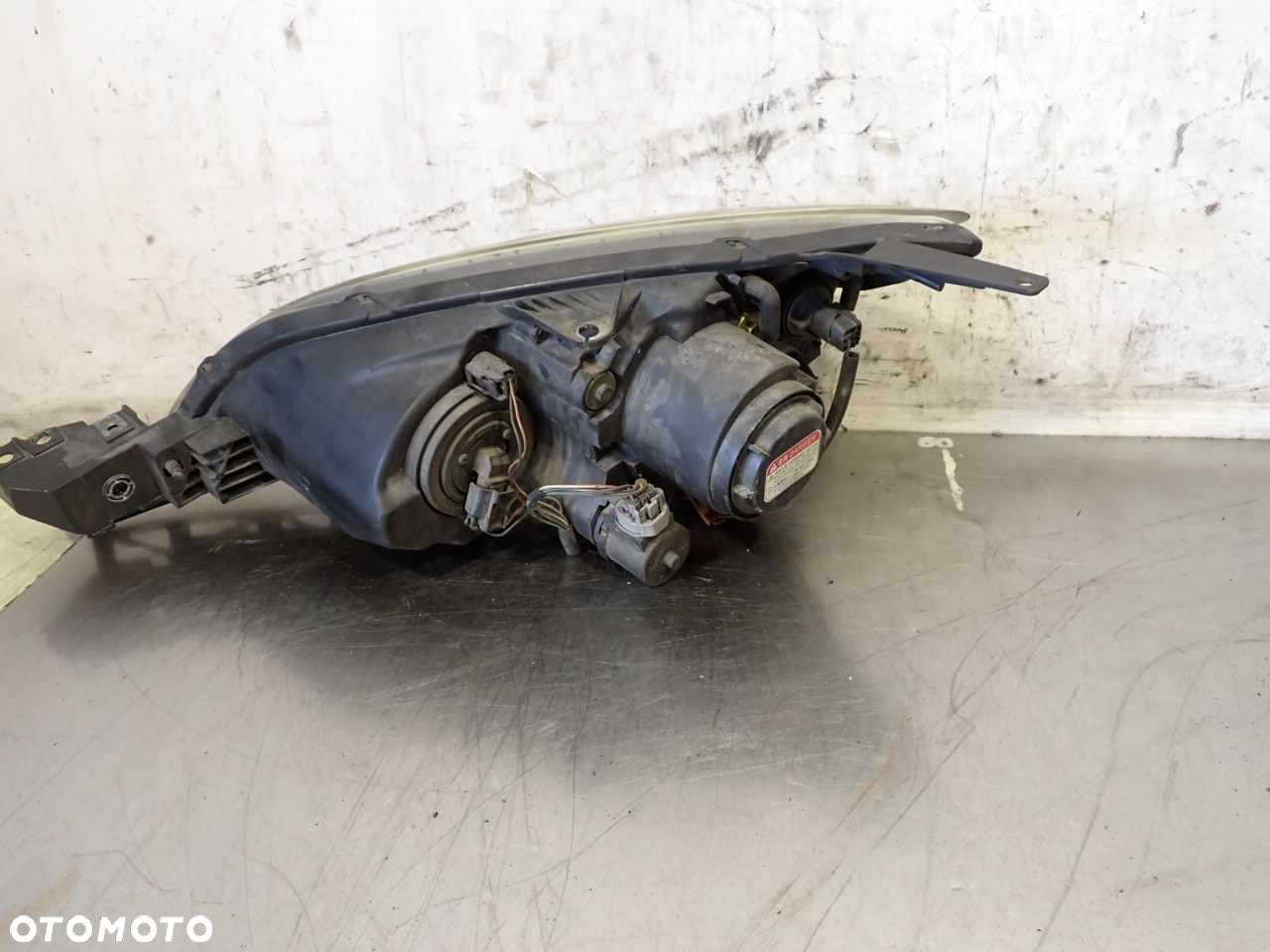LAMPA PRAWA PRZEDNIA XENON MAZDA 3 1.6 - 6