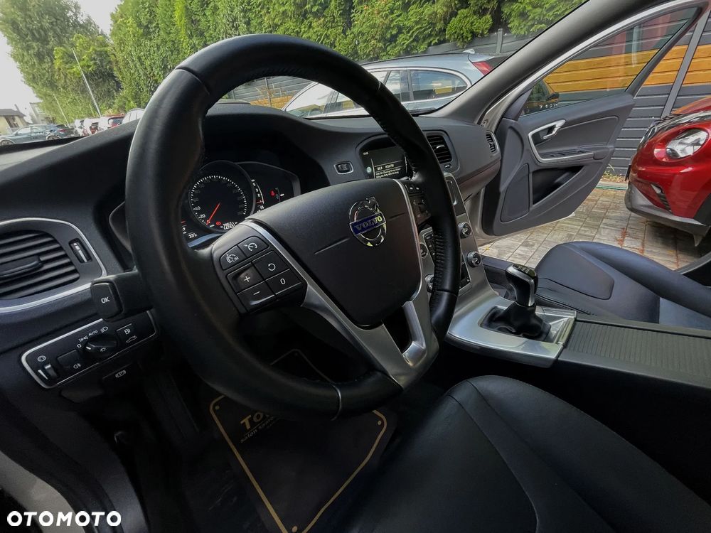 Volvo V60 D2 Momentum - 19
