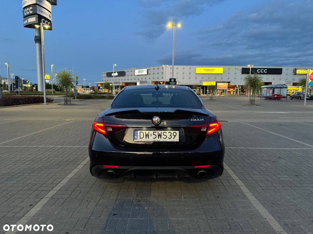 Alfa Romeo Giulia 2.0 Turbo 16V AT8 Veloce Ti - 3