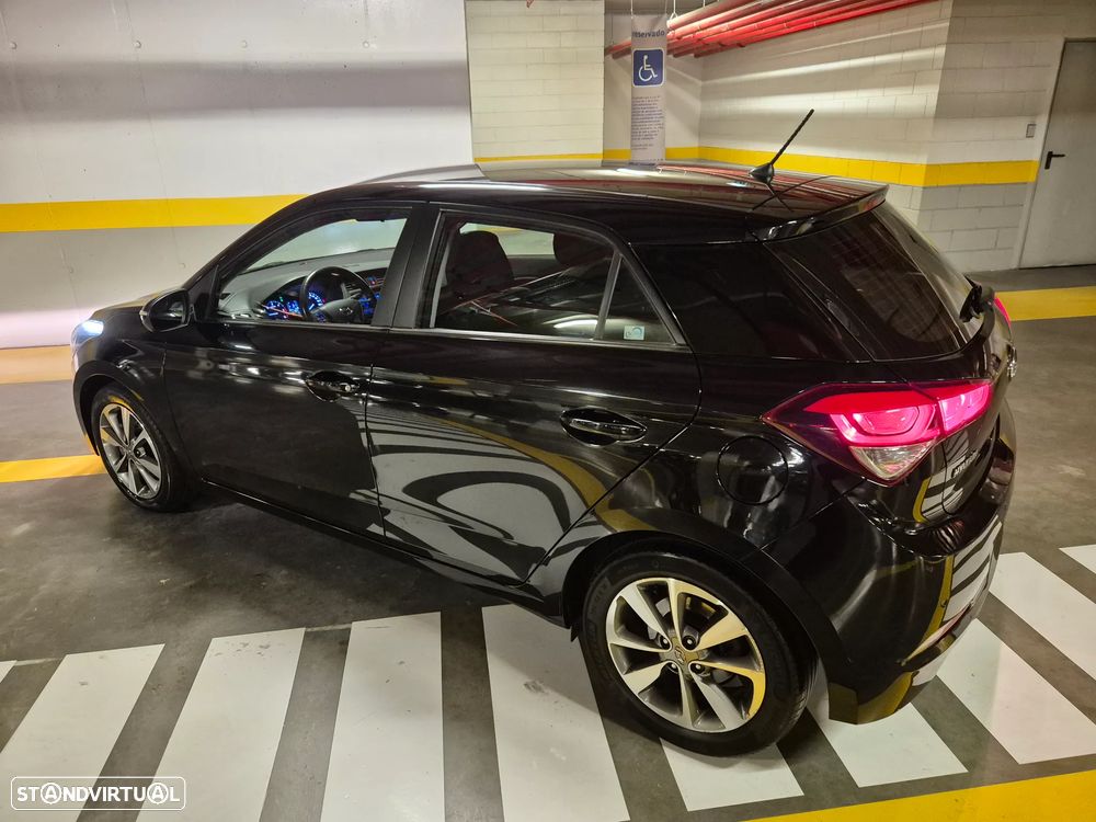 Hyundai i20 1.1 CRDi Blue Access+Bluetooth - 18