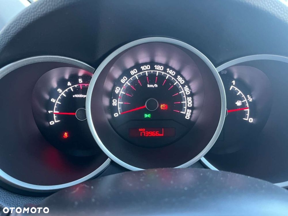 Kia Venga 1.4 CRDi 90 Business Line - 10