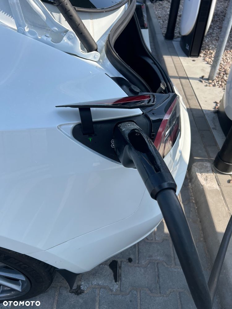Tesla Model 3 Standard Reichweite Plus Hinterradantrieb - 27