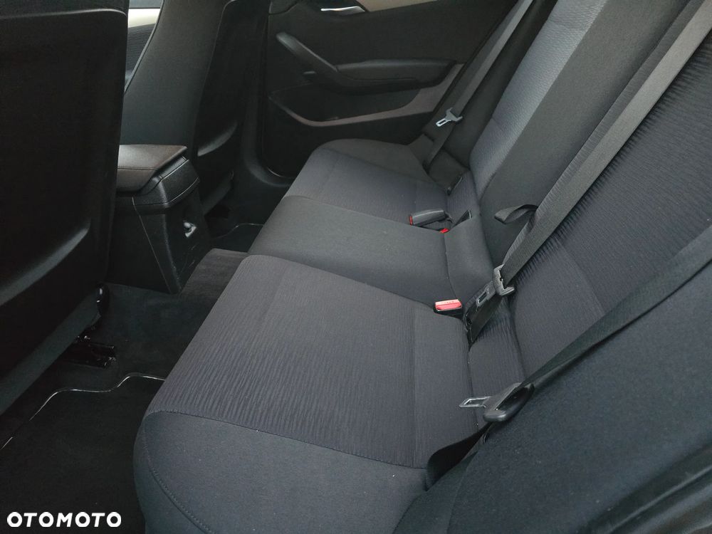 BMW X1 sDrive18d xLine - 27