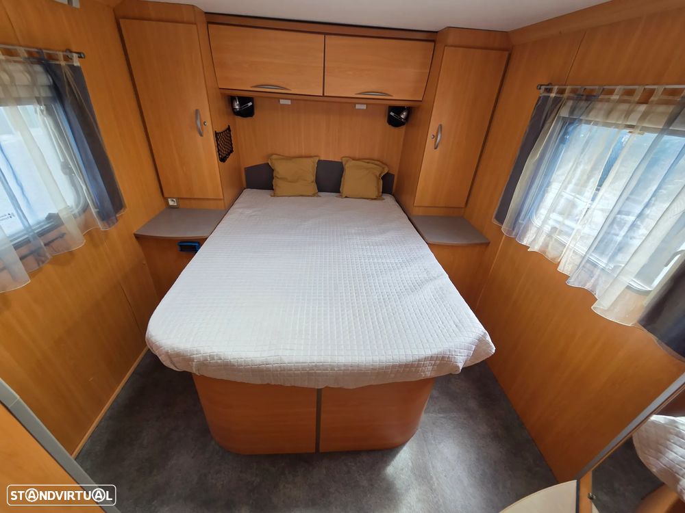 Pilote Aventura 730G Cama Central Frigo Grande - 37