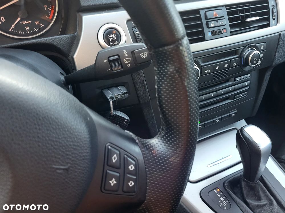 BMW Seria 3 325xi - 14