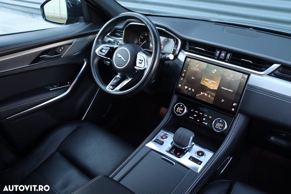Jaguar F-Pace D200 AWD R-Dynamic HSE 90th Anniversary Edition - 4