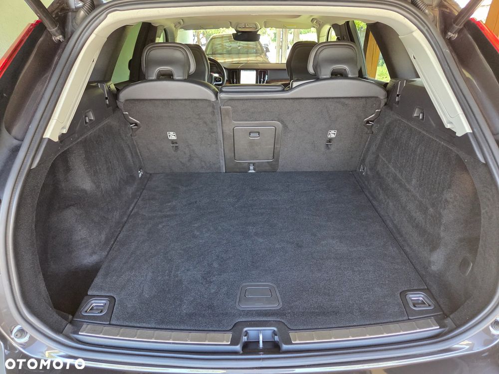 Volvo XC 60 B5 B AWD Plus Dark - 20