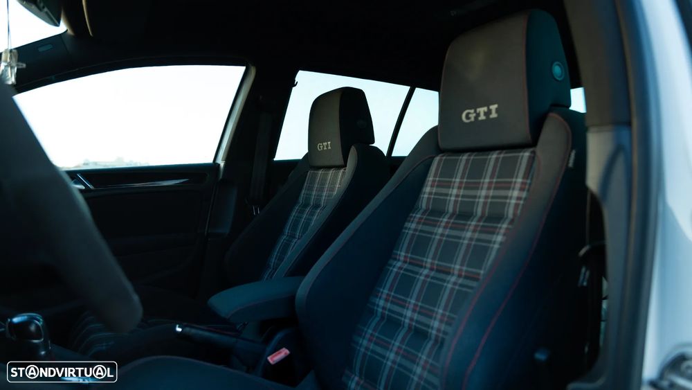 VW Golf 2.0 GTI DSG - 4