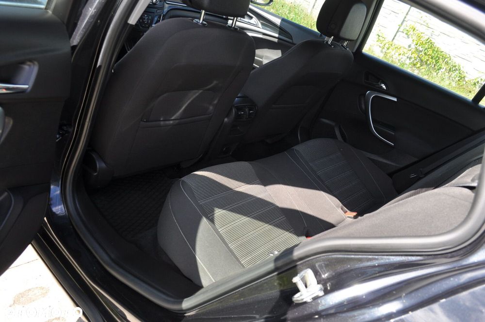 Opel Insignia - 17