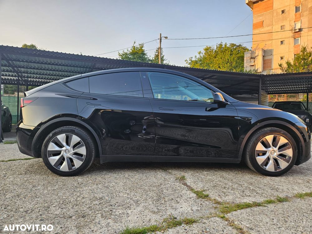Tesla Model Y Long Range Dual Motor AWD - 11