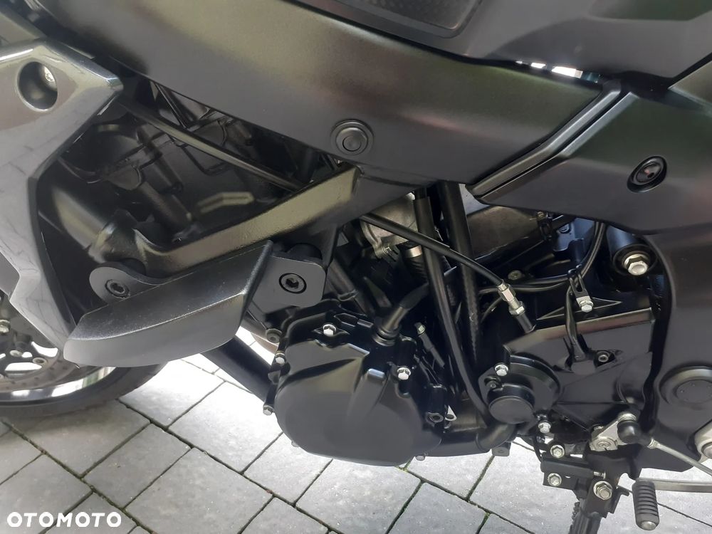 Suzuki GSR - 20