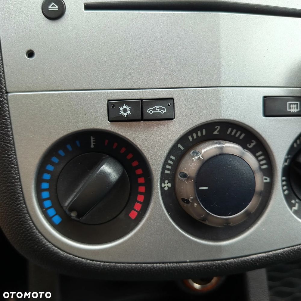 Opel Corsa 1.4 16V 150 Jahre - 15