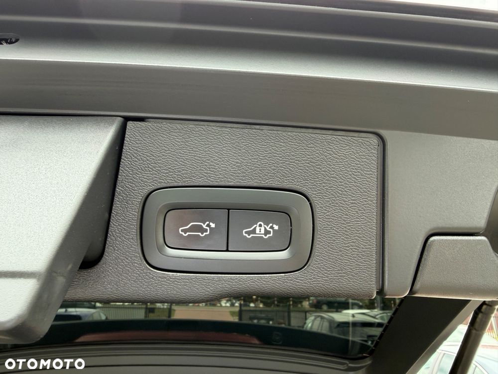 Volvo XC 60 T6 Plug-In Hybrid AWD Core - 19