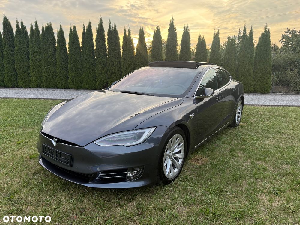 Tesla Model S - 10