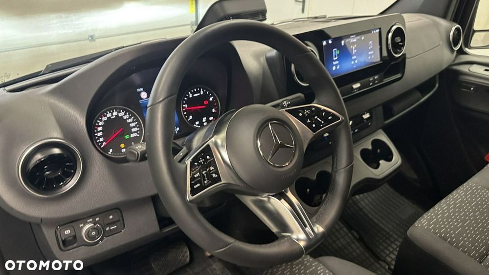 Mercedes-Benz Sprinter - 11