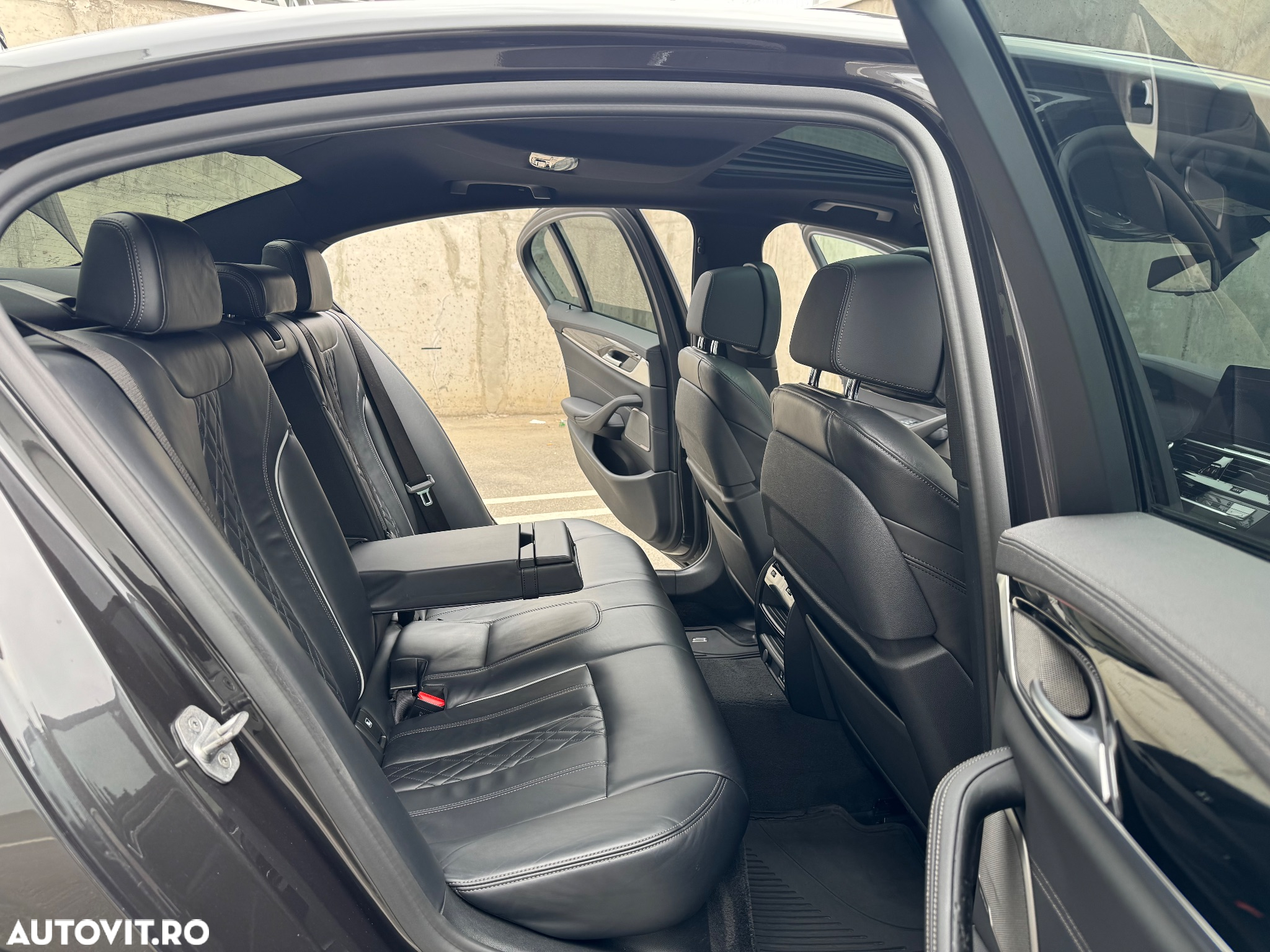 BMW Seria 5 530d xDrive AT MHEV - 15