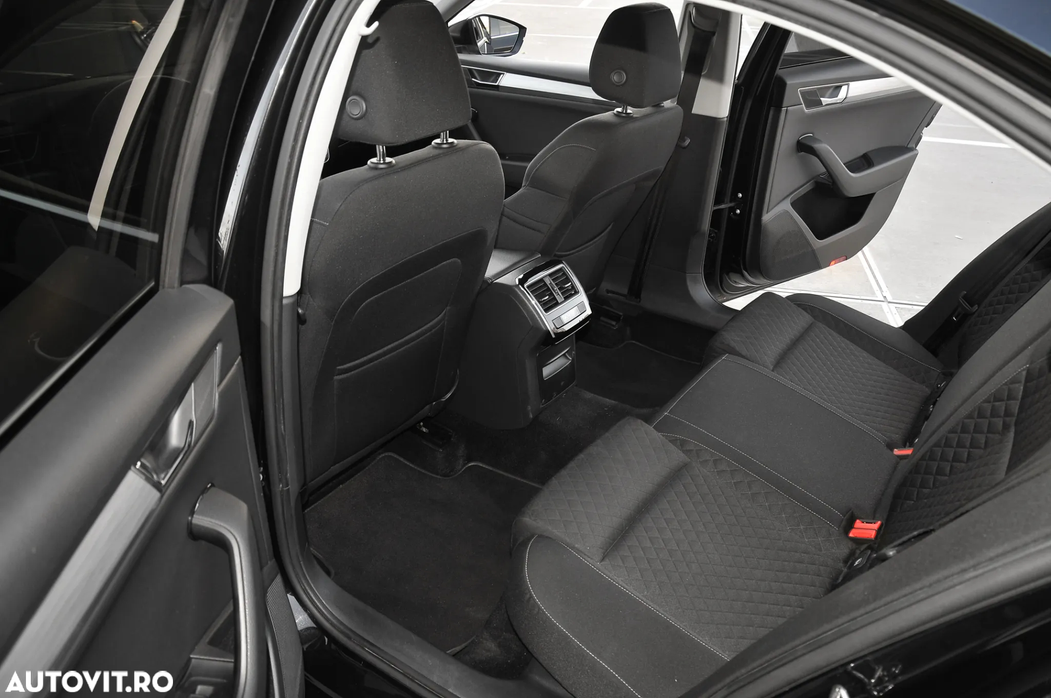 Skoda Superb 2.0 TDI DSG Ambition - 7