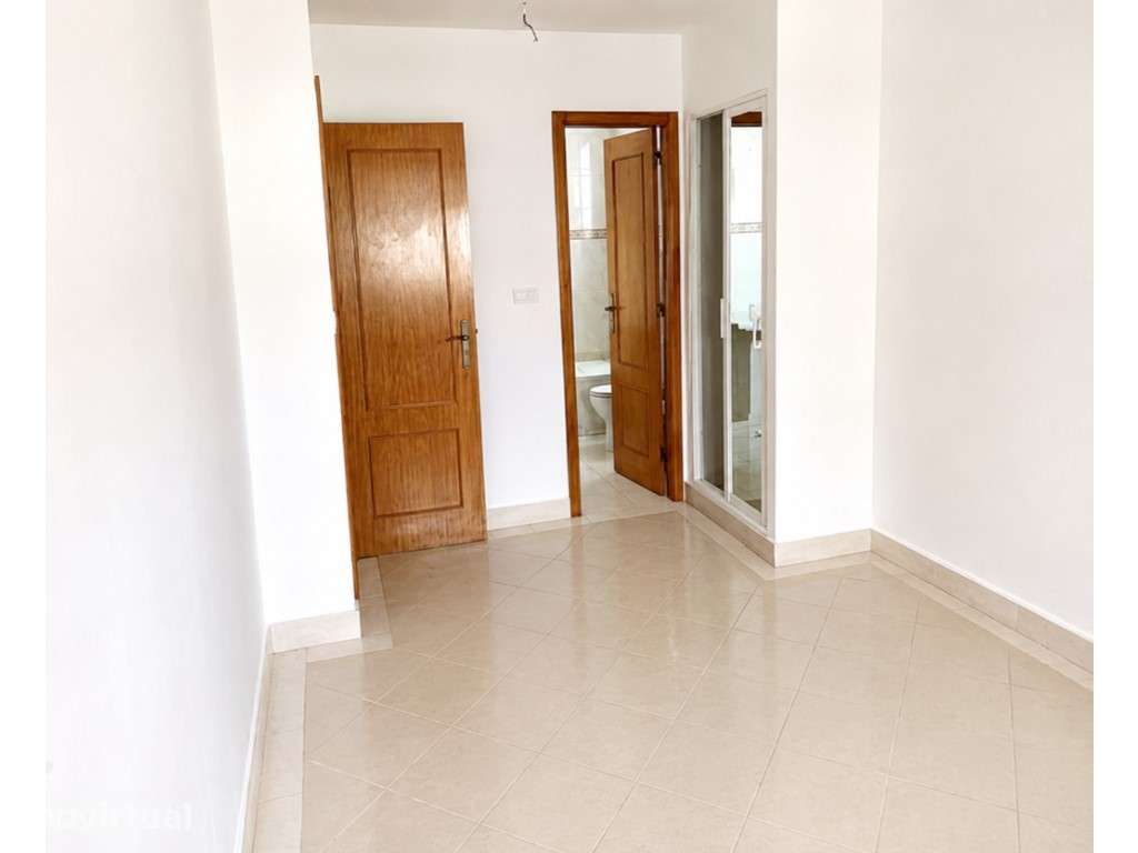 T3 com suite, varanda e garagem - Grande imagem: 5/12