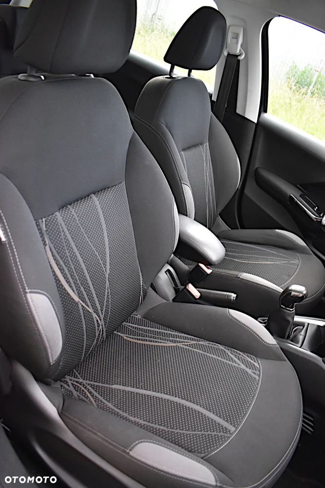 Peugeot 208 - 21