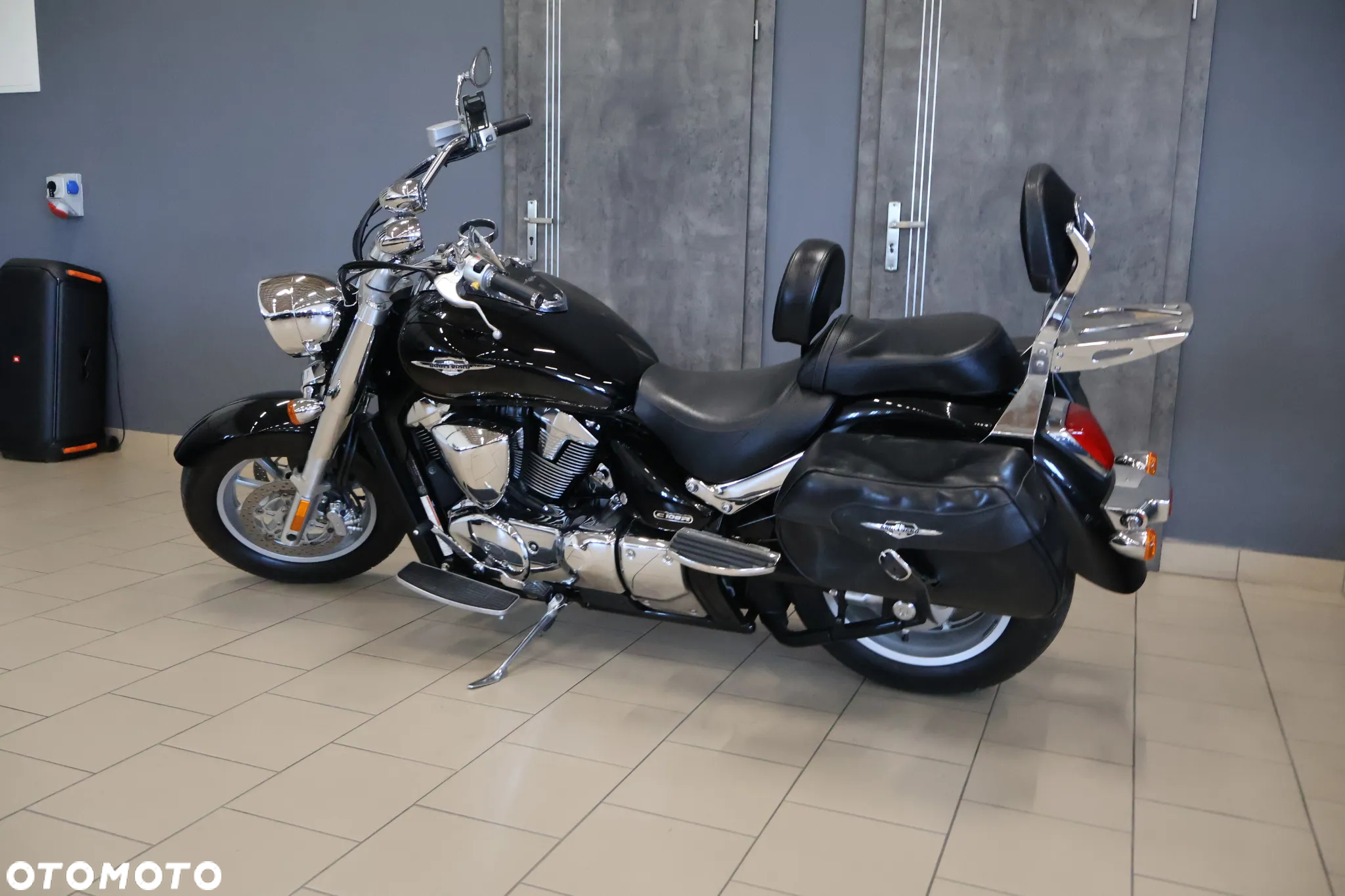 Suzuki Intruder - 6