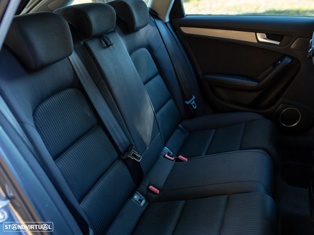 Audi A4 Avant 2.0 TDI Business Line Sport - 7