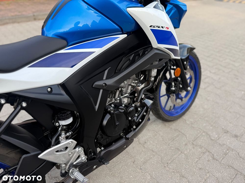 Suzuki GSX - 13