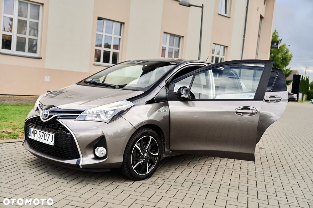 Toyota Yaris Hybrid 100 Selection Passion - 23