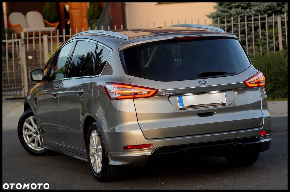 Ford S-Max - 17