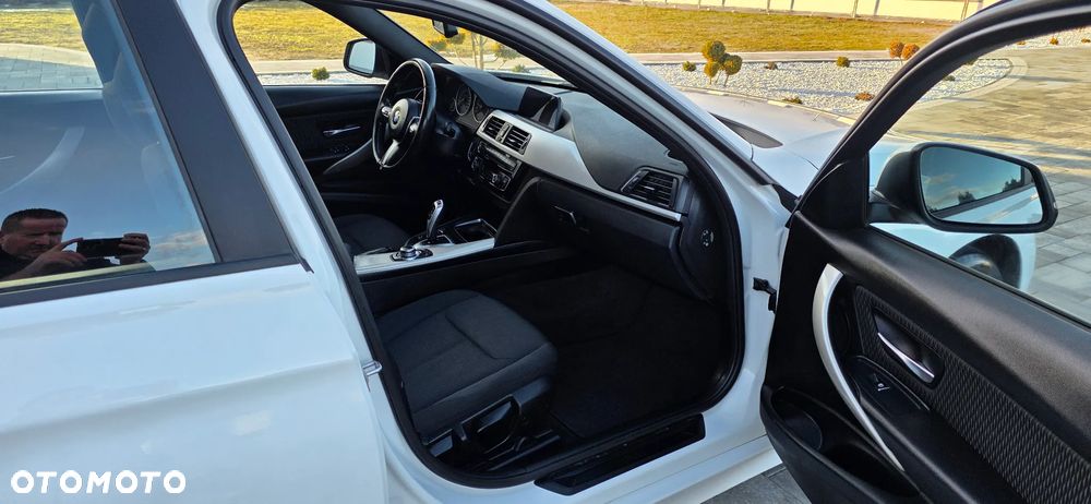 BMW Seria 3 320d xDrive Sport Line - 12