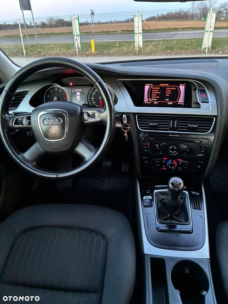 Audi A4 Limousine - 8